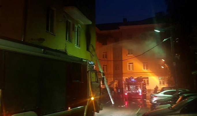 В Твери пожарные спасли из огня четырёх человек