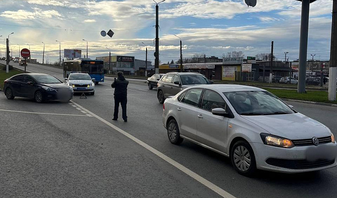 В Твери в ДТП с двумя иномарками пострадала 61-летняя пассажирка