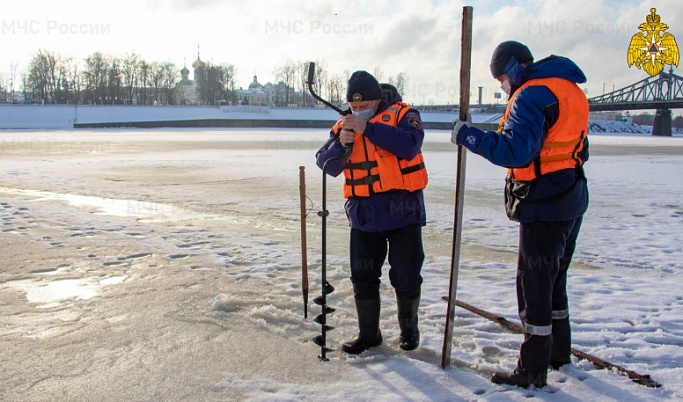 ГИМС МЧС предупреждает жителей Тверской области об опасности нахождения на льду