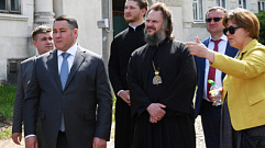 Игорь Руденя проверил как проходит реставрация Николаевской колокольни в Калязине
