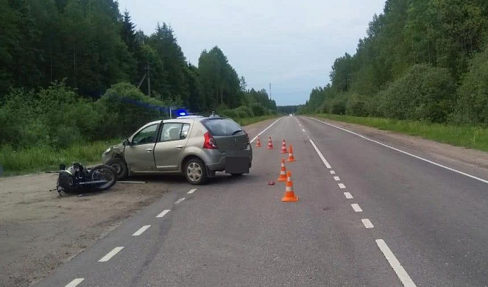 В Тверской области мотоциклист погиб, врезавшись в «Рено»
