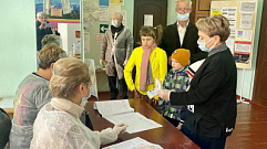 Семья с 20-ю детьми приняла участие в выборах в Тверской области
