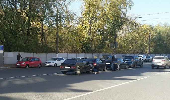 На улице Дарвина в Твери столкнулись четыре автомобиля