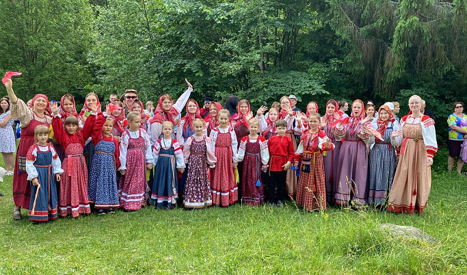 В Тверской области проходит фольклорный праздник «Троицкие гуляния в Василево»