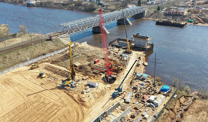 Игорь Руденя и Александр Тягунов проверили ход строительства Западного моста в Твери