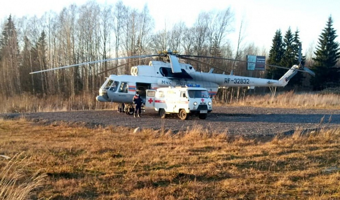 Пациента районной больницы доставили на вертолете в Тверь