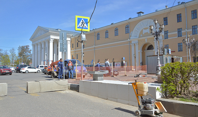 В Твери начался ремонт Театральной площади