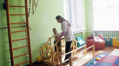 Тверские дети с особенностями здоровья проходят реабилитацию в домашних микроцентрах