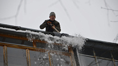 В Твери проверяют качество уборки крыш от снега и наледи