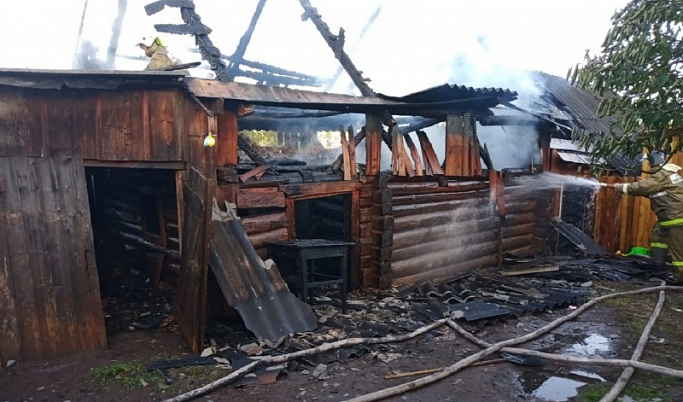 Житель Тверской области из-за ссоры с женщиной сжег её сараи
