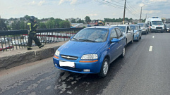 На Южном мосту в Твери столкнулись 4 автомобиля, есть пострадавшая