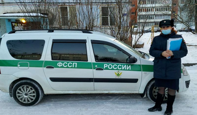 Тверские судебные приставы изъяли иномарку за долг в 600 тысяч рублей по алиментам