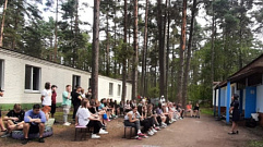 В Калининском районе полицейские проводят беседы с детьми в оздоровительных лагерях