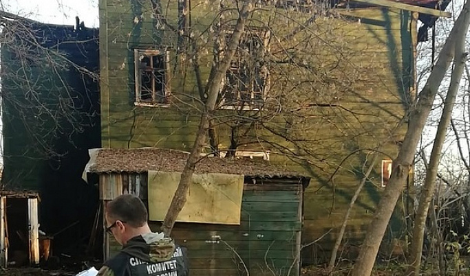 СК завел дело об убийстве после пожара в доме в Тверской области