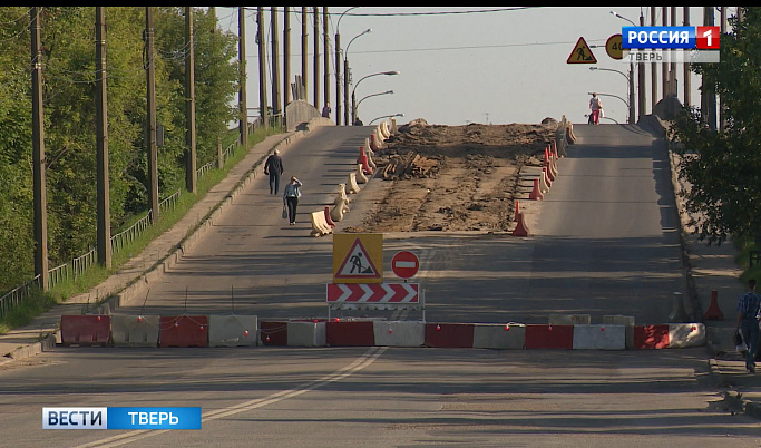 Закрытие Крупского моста в Твери стало причиной огромной пробки | ВИДЕО