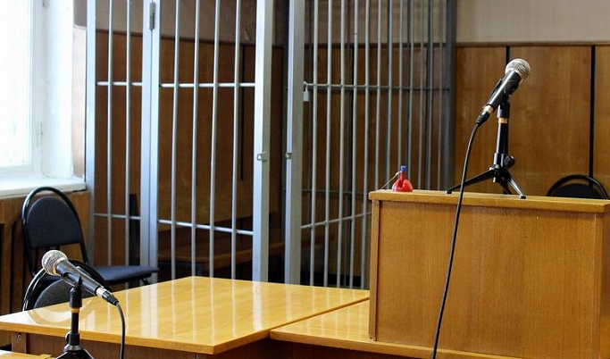 Подсудимый ранил себя лезвием в зале суда Тверской области