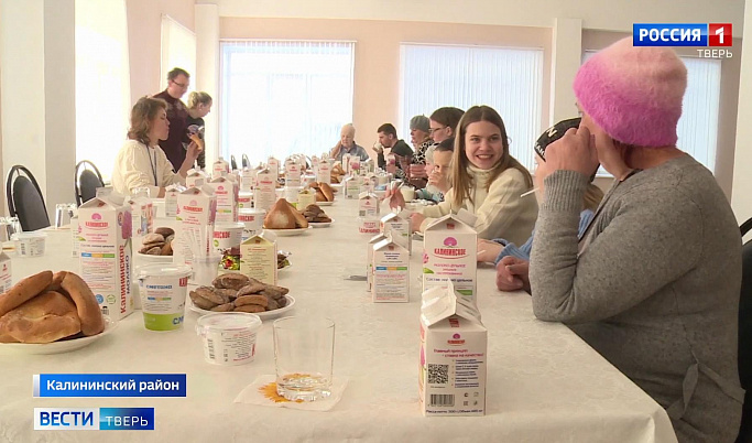 Беженцев из Донбасса знакомят с работой тверских производств