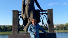 Историк моды Александр Васильев рассказал, как позировал для тверского памятника Пушкину