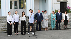 Игорь Руденя поздравил учеников школы №19 с Днем знаний