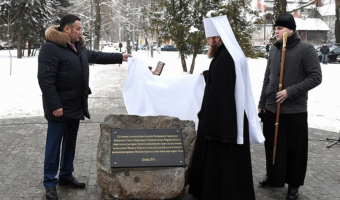 На месте строительства часовни во имя святых Михаила Тверского и Анны Кашинской установили закладной камень