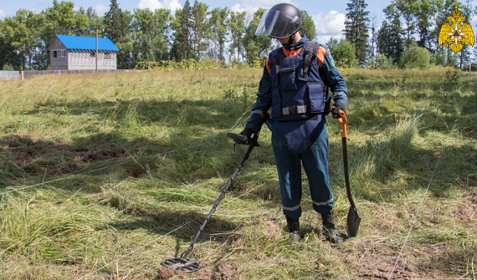 В Тверской области пиротехниками МЧС обследовано свыше трех тысяч квадратных метров