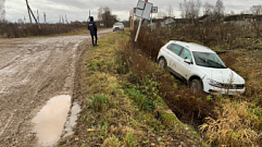 В Тверской области пассажирка сломала руку в съехавшем в кювет «Фольксвагене»