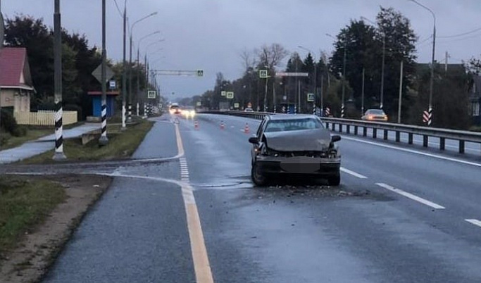 В Тверской области при аварии водитель разбил головой лобовое стекло