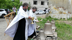 Восемь колоколов появились в возрождаемом храме в Старице