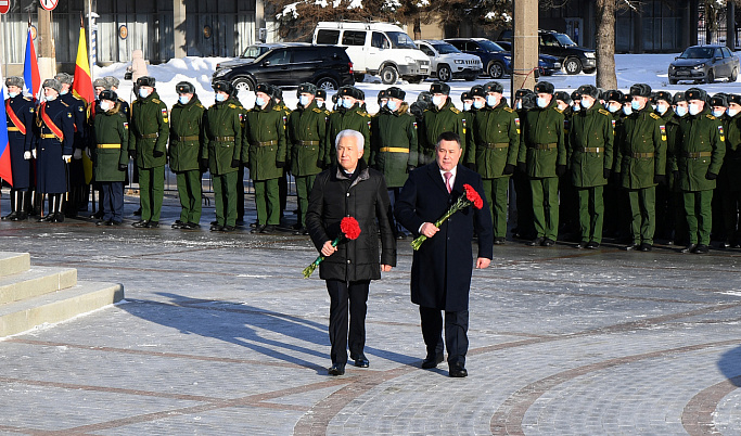 Губернатор Тверской области возложил цветы к стеле «Город воинской славы»