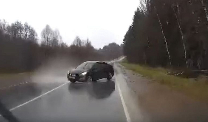 Опубликовано видео с моментом ДТП в Селижаровском округе