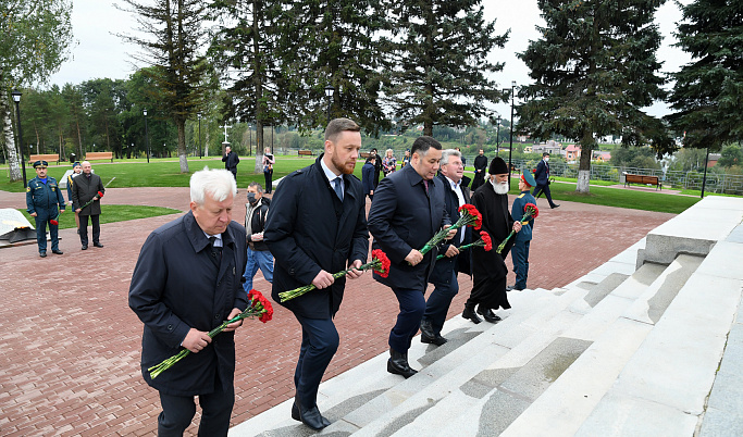 Игорь Руденя в Ржеве почтил память освободителей города от немецко-фашистских захватчиков