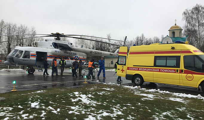 Тяжелобольного жителя Кашина доставили на вертолете МЧС в Тверь