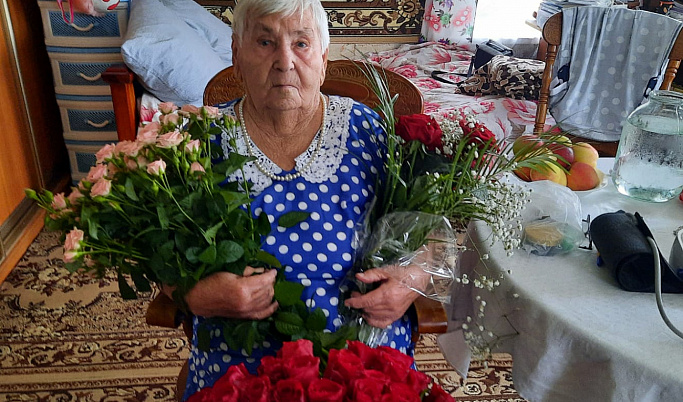 Ветеран войны Татьяна Моисеева отметила 100-летний юбилей