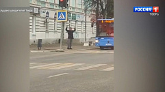 На улицах Твери появился танцующий мужчина