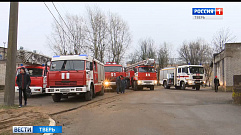 Сотрудники МЧС устанавливают причины возгорания в 6-ой горбольнице в Твери 