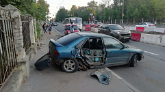 В Твери после столкновения машина вылетела на тротуар