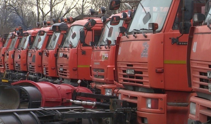 На борьбу со снегом в Тверской области брошено 100 спецмашин