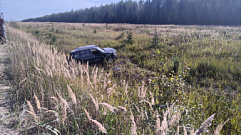 Автомобиль вылетел в кювет и перевернулся в Тверской области, водитель погиб