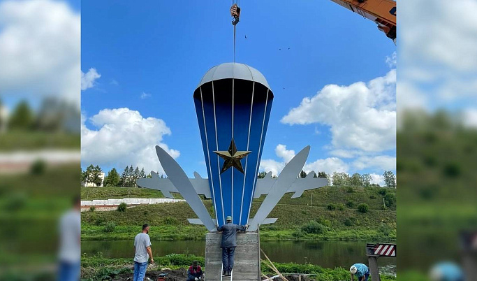 Памятник-парашют перенесли во Ржеве
