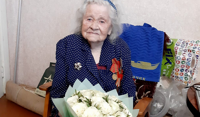 Игорь Руденя поздравил со столетием ветерана Великой Отечественной войны Анну Бабошину