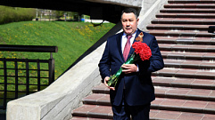 Игорь Руденя возложил цветы к Вечному огню на Обелиске Победы в Твери 