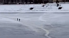 В Твери дети вышли на тонкий лед, рискуя жизнью