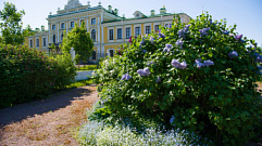 В Твери 10 июня пройдет экскурсия по сиреневому саду императорского дворца