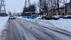 В Твери произошло ДТП с автобусом и тремя легковушками