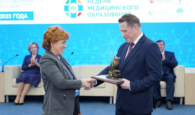 Ректора ТвГМУ Лесю Чичановскую наградили за лучшее учебное пособие