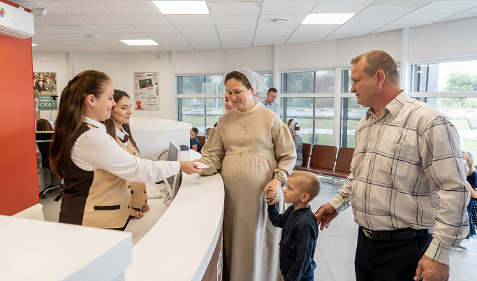 В Тверской области начали выдавать удостоверения многодетной семьи нового образца