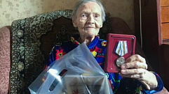 В Твери 100-летие отмечает труженица тыла и ветеран Анна Кузьмина