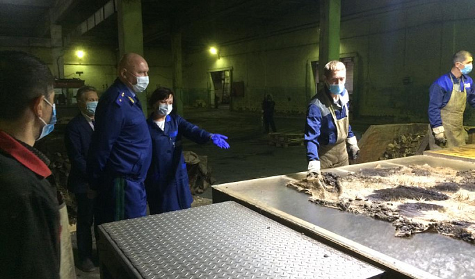 902 человека остались без зарплаты на заводе в Тверской области