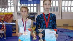 Тверские акробаты вернулись со всероссийских соревнований с тремя медалями