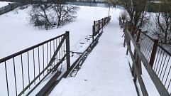 В Тверской области вандалы испортили перила моста